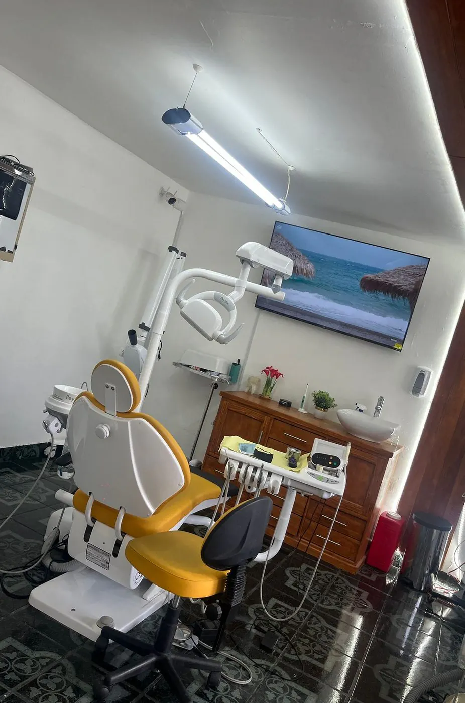 Consultorio con sillón dental